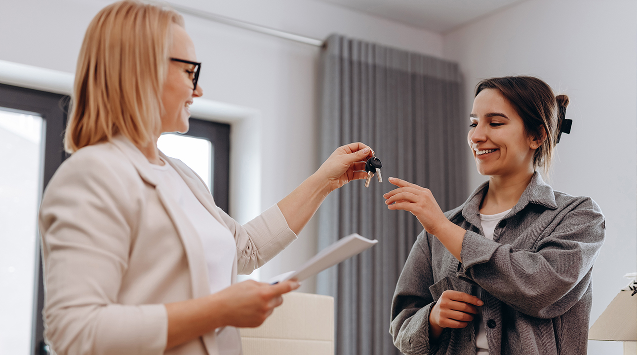 Schlüsselübergabe Vermieter und Mieter | Wohnung mieten Würzburg